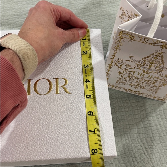 Dior White and Gold Gift Box with Decorative Bag with Star Ornament - Picture 6 of 9